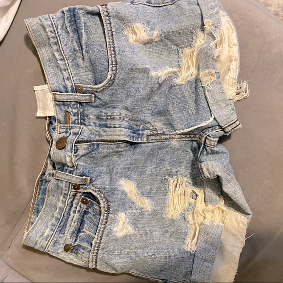 LF Store Levi’s distressed shorts - Picture 1 of 6